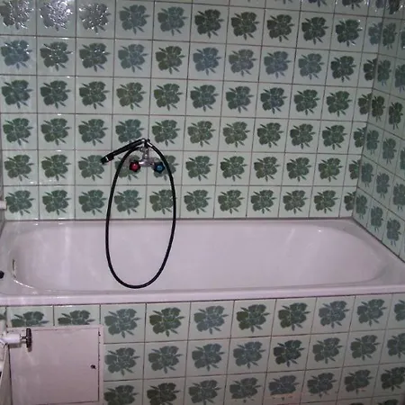 Robotnícka Ubytovňa Bodice 104 Bed & Breakfast
